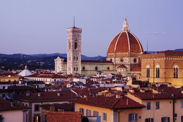 Domkuppel von Santa Maria del Fiore in der Abenddämmerung - MINF10830