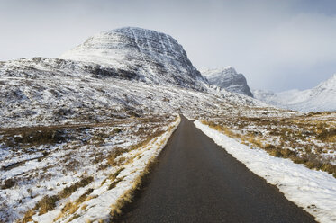 Straße nach Applecross im Winter - MINF10840