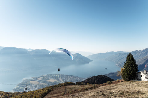 Schweiz, Tessin, Locarno, Ascona, Lago Maggiore, Gleitschirmflieger - WFF00031