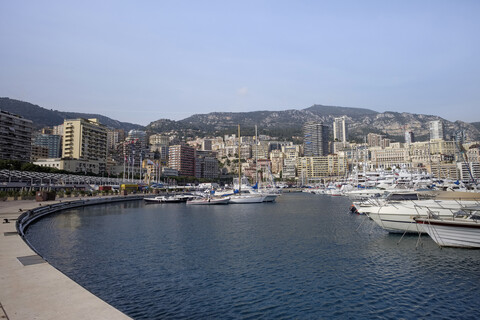 Monaco, Monte Carlo, Blick auf den Hafen und La Condamine, lizenzfreies Stockfoto