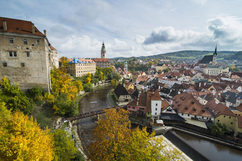 Tschechische Republik, Blick auf Cesky Krumlov und die Moldau (Vltava) - RUNF01516