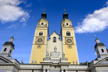 Italy, South Tyrol, Trentino Alto Adige, Brixen, cathedral Mariae Himmelfahrt at cathedral square - LBF02443