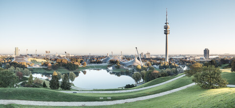 Deutschland, München, Olympiapark und Olympiasee, lizenzfreies Stockfoto