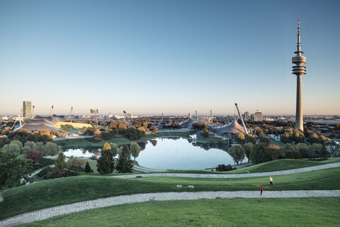 Deutschland, München, Olympiapark und Olympiasee, lizenzfreies Stockfoto