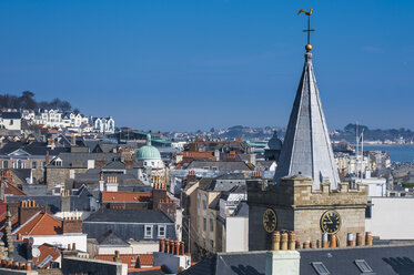 Vereinigtes Königreich, Kanalinseln, Guernsey, Blick auf Saint Peter Port - RUNF01536