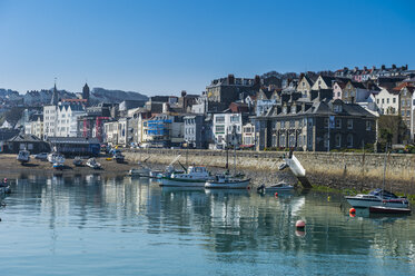 Vereinigtes Königreich, Kanalinseln, Guernsey, Hafenviertel von Saint Peter Port - RUNF01537