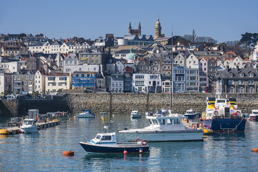 United Kingdom, Channel islands, Guernsey, seafront of Saint Peter Port - RUNF01540