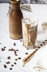Sugarfree wake-up smoothie with banana, jogurt, coffee and linseeds - SBDF03909