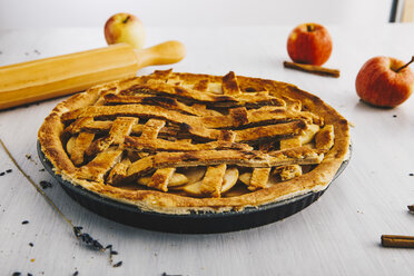 Home-baked apple pie - ERRF00792