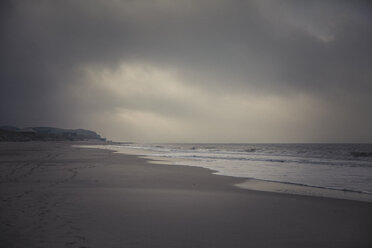 Deutschland, Sylt, Kampen, Rotes Kliff, einsamer Strand, Meer, Winter - ANHF00087