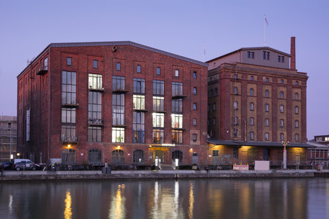 Deutschland, Münster, Stadthafen, Kreativkai, Halle der Künste im Abendlicht, lizenzfreies Stockfoto