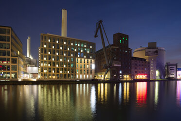 Germany, Muenster, City harbour, Flechtheimspeicher, Wolfgang Borchert Theatre and steam accumulator at night - WI03880