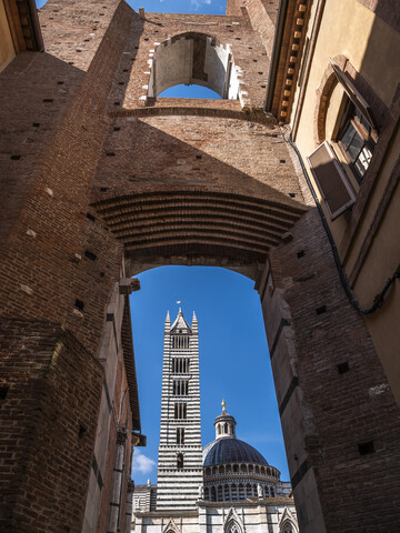 Italien, Toskana, Siena, Dom von Siena, Blick durch den Facciatone, lizenzfreies Stockfoto