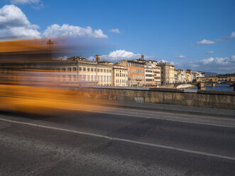 Italien, Toskana, Florenz, Ponte Alla Carraia, Verkehr - LAF02258