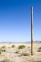 Versorgungsmast in der Wüste, Neunundzwanzig Palmen, Mojave-Wüste, Kalifornien - MINF10920