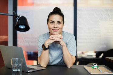 Portrait of confident creative businesswoman sitting at desk in office - MASF11700