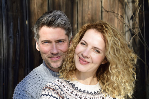 Deutschland, Bayern, Porträt eines glücklichen Paares - ECPF00556