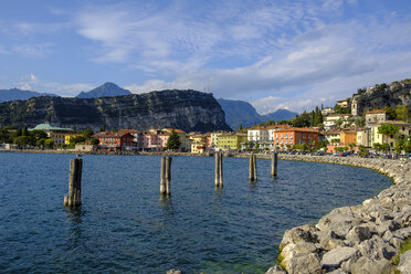 Italien, Trentino, Gardasee, Torbole, Uferpromenade - LBF02452