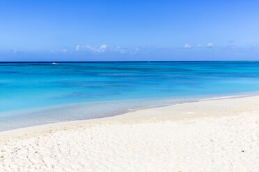 Greater Antilles, Grand Turk Island, Cockburn Town, white sand beach - MABF00529