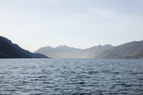 Italien, Como, Blick auf den Comer See, lizenzfreies Stockfoto