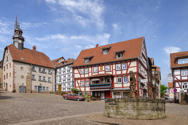 Deutschland, Schlitz, Marktplatz mit Rathaus - LBF02488