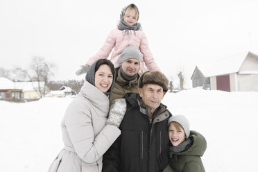 Family portrait with grandfather in winter - EYAF00028
