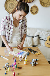 Woman painting at home - MGOF03988