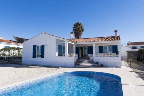 Portugal, mediterranes Haus mit Schwimmbad - SBOF01904