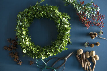 Selfmade Advent wreath, box twigs, rosehip, star anise, cinnamon sticks, walnuts and almonds - ASF06311