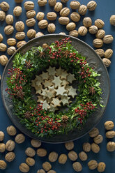 Selfmade Advent wreath, boxwood twigs, rosehip, star anise, shortbread and walnuts - ASF06316