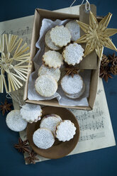 Christmas Cookies Spitzbuben in a box, music sheet, straw stars, star anise, larch cones, gift tag - ASF06323