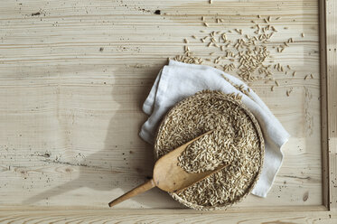 Organic oat, whole grains in bast bowl on wood, from above - ASF06326