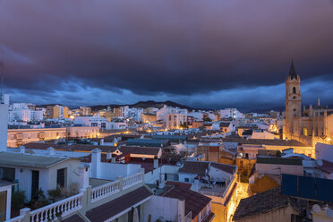 Spanien, Malaga, Parroquia San Pablo vor Sonnenaufgang im Zentrum von Malaga - TAMF01174