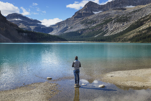Canada, Jasper and Banff National Park, Icefields Parkway, man at lakeside - EPF00578