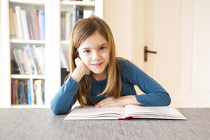 Girl reading a book - LVF07918