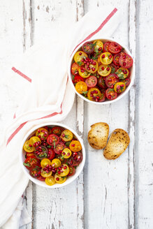 Orientalischer Tomatensalat mit Granatapfelkernen und Minze - LVF07919