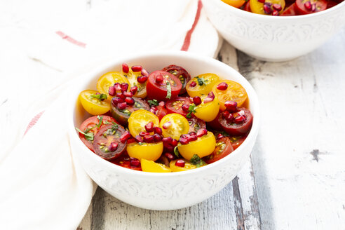 Orientalischer Tomatensalat mit Granatapfelkernen und Minze - LVF07921