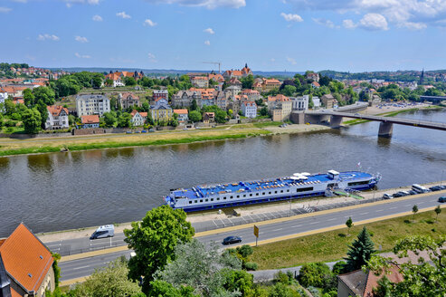 Deutschland, Meißen, Stadtbild mit Elbe - RUNF01623