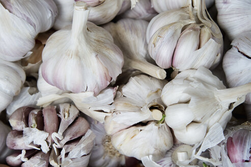 Garlic bulbs on market - CRF02849