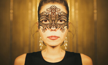 Portrait serious, beautiful woman in masquerade mask - FSIF03874