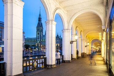 Germany, Hamburg, City Hall with Inner Alster Lake - PUF01387