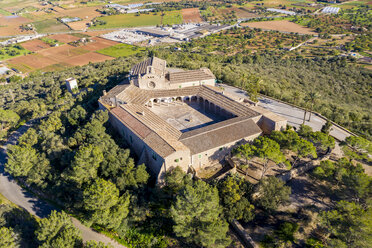 Spanien, Mallorca, Luftaufnahme über Santuari de Monti Sion - AMF06892