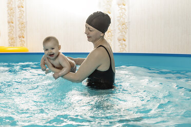 Baby swimming, mother with daughter in swimming pool - VGF00273