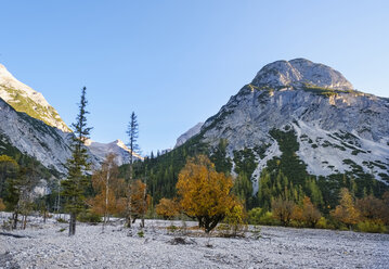 Österreich, Tirol, Karwendelgebirge, Hinterautal, Kleiner Heissenkopf und Birkkarspitze - SIEF08488