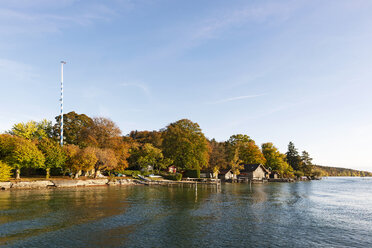 Deutschland, Bayern, Starnberger See, bei Ammerland, Fuenfseenland im Herbst - LHF00619