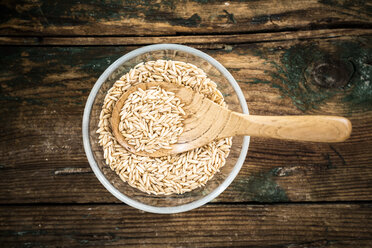 Oats in bowl, from above - GIOF05931