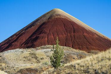 USA, Oregon, John Day Fossil Beds National Monument, Painted Hills - RUNF01670