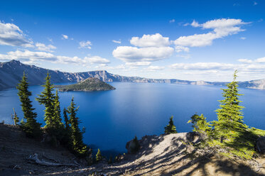 USA, Oregon, Klamath County, Die Caldera des Crater Lake National Park - RUNF01682