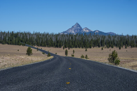 USA, Oregon, Langer Weg zum Crater Lake National Park, lizenzfreies Stockfoto