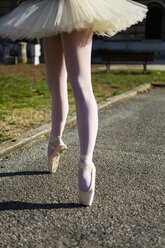 Legs of a Ballerina auf tipotes - GIOF05953